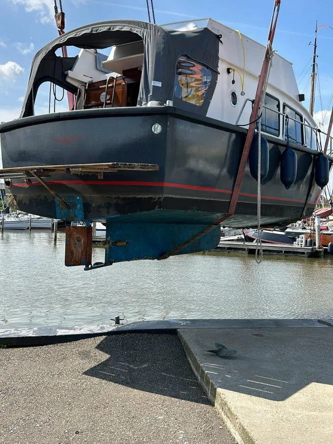 Steel Motorboat Bege Fly 900