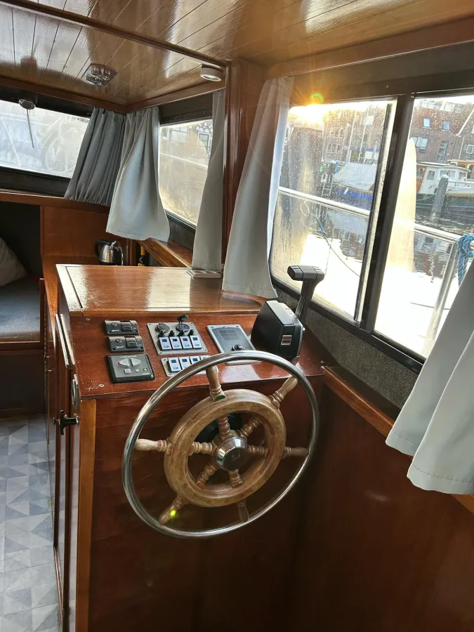 Steel Motorboat Bege Fly 900