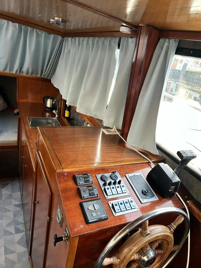 Steel Motorboat Bege Fly 900