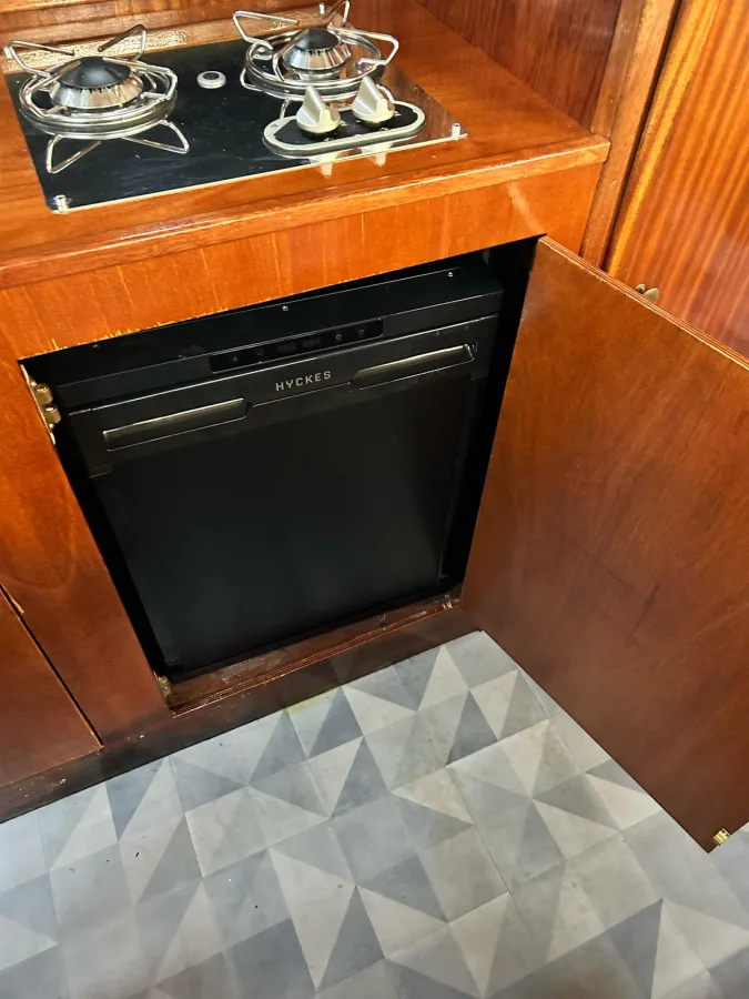 Steel Motorboat Bege Fly 900