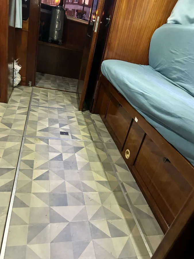 Steel Motorboat Bege Fly 900