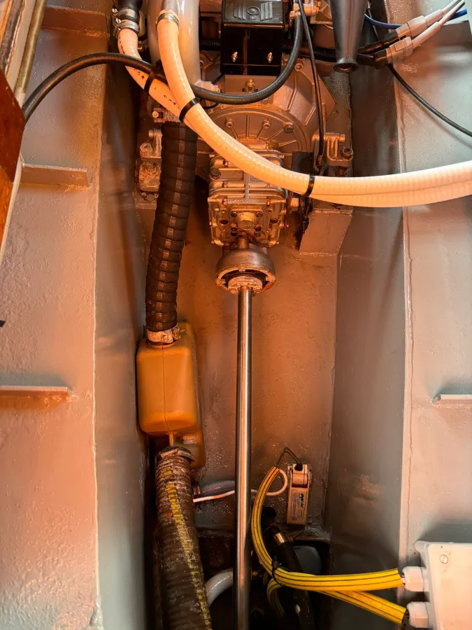 Steel Motorboat Bege Fly 900