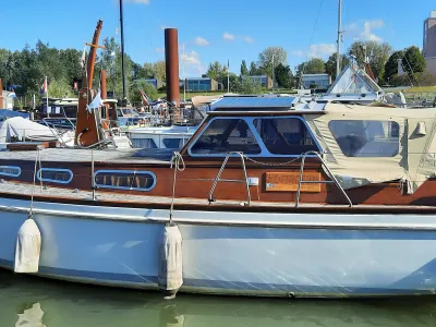 Polyester Sailboat Fellowship 33 Photo 2