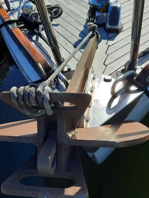 Polyester Sailboat Fellowship 33 Photo 15
