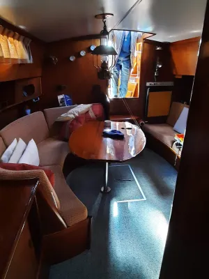 Polyester Sailboat Fellowship 33 Photo 9