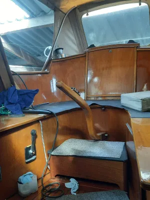 Polyester Sailboat Fellowship 33 Photo 6