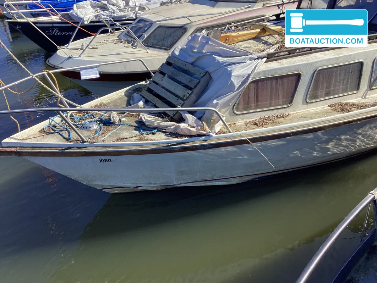 Thumbnail - Cabin boat 700