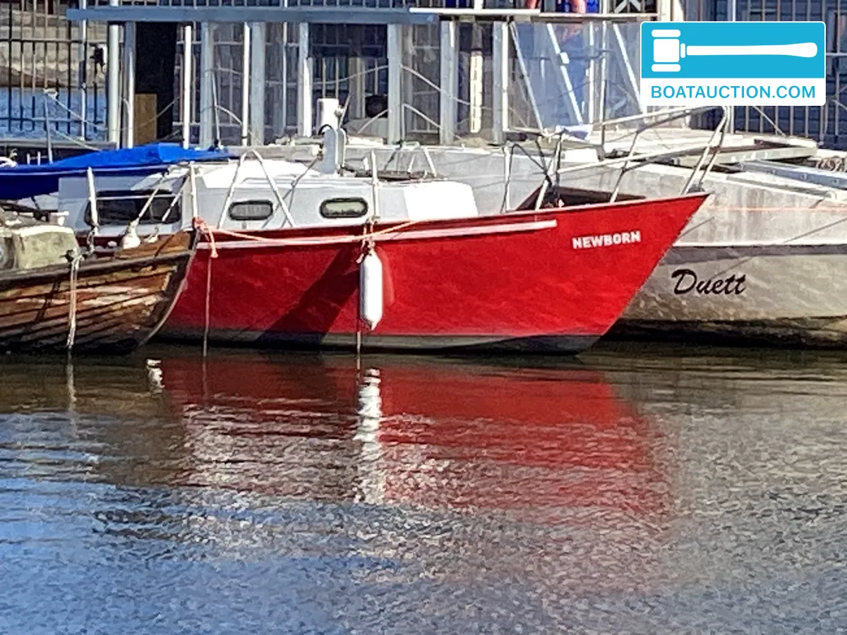 Thumbnail - Cabin sailboat 800