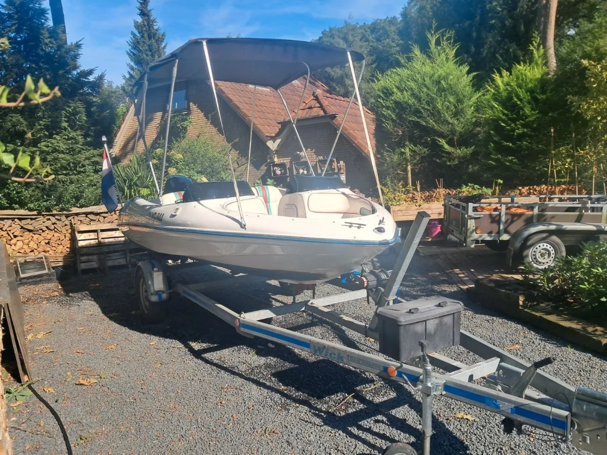 Polyester Schnellboot Dynamic 5000 Bowrider