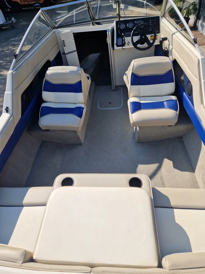 Polyester Speedboat Bayliner 1952 CAPRI