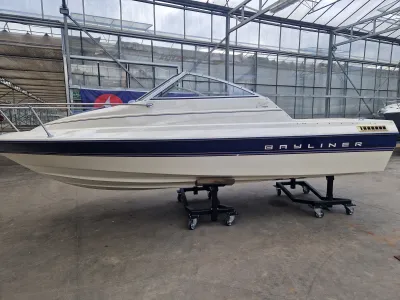Polyester Speedboat Bayliner 1952 CAPRI Photo 0