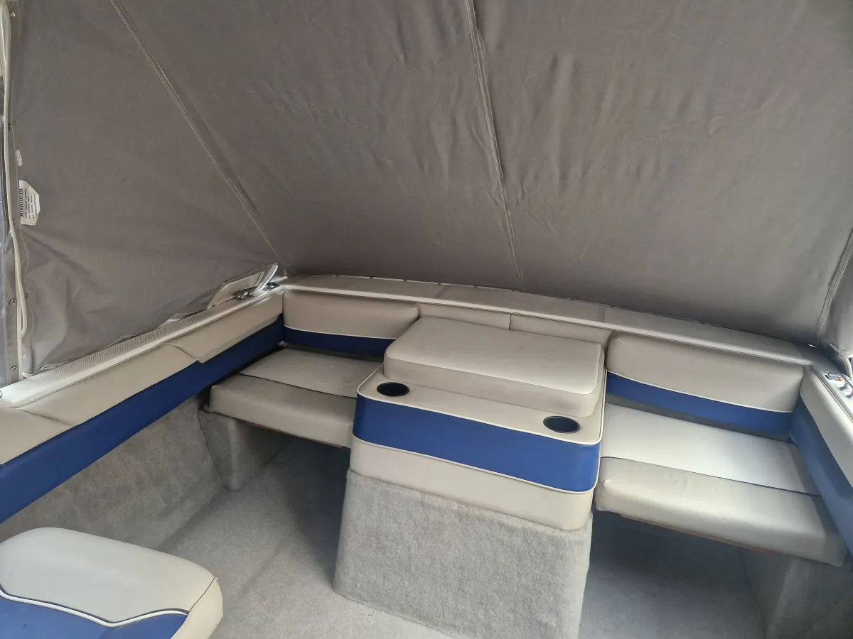 Polyester Speedboat Bayliner 1952 CAPRI