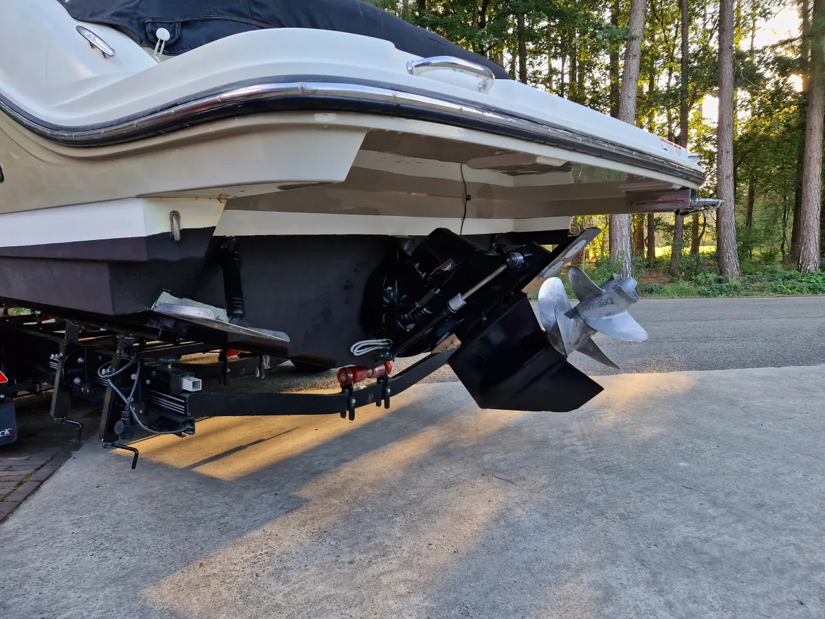 Polyester Speedboat Sea Ray 250 SSE