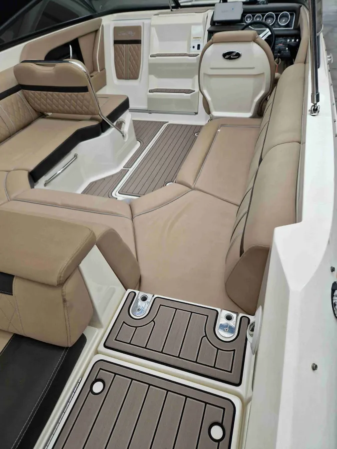 Polyester Speedboat Sea Ray 250 SSE