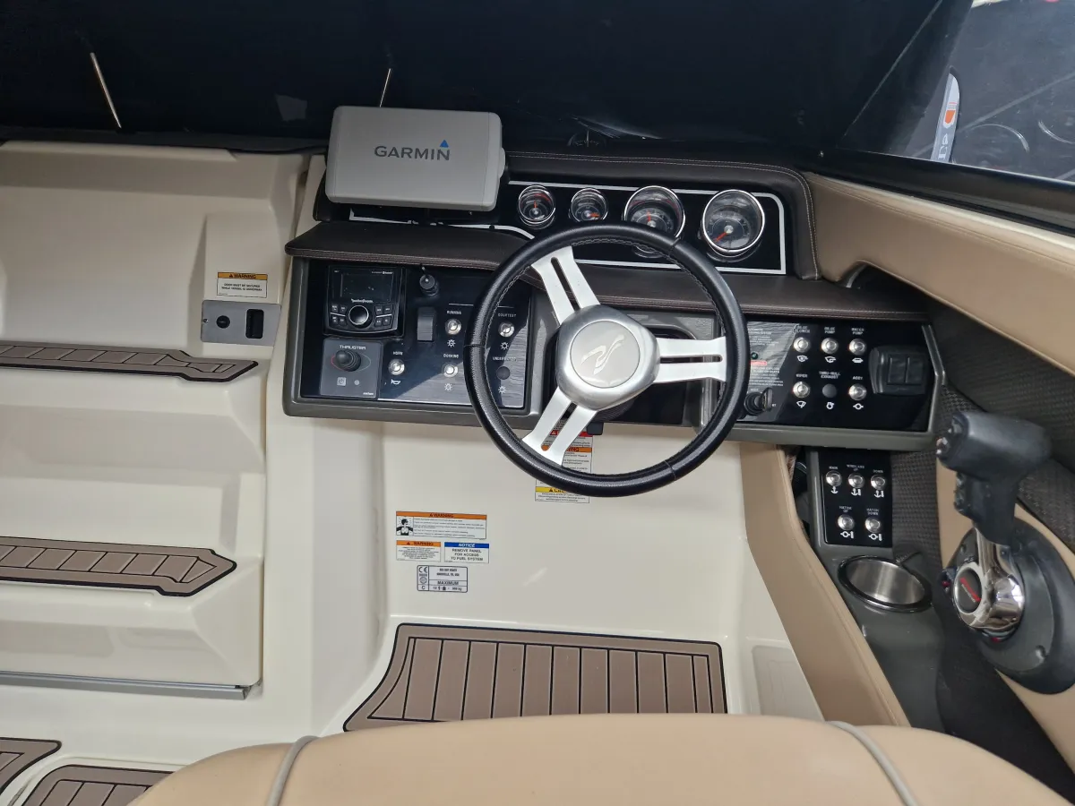 Polyester Speedboat Sea Ray 250 SSE