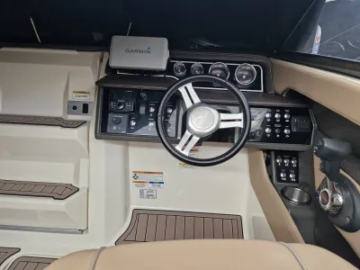 Polyester Speedboat Sea Ray 250 SSE Photo 7