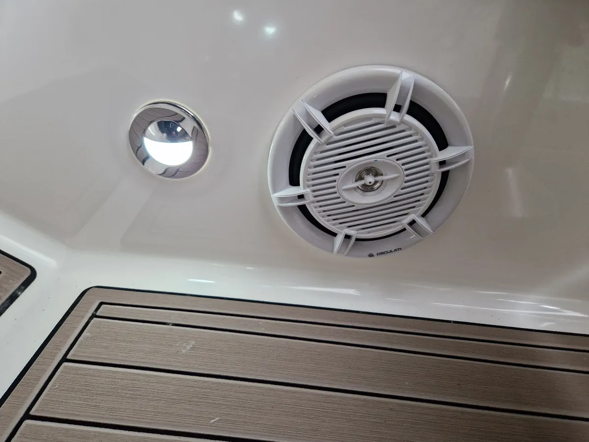 Polyester Speedboat Sea Ray 250 SSE