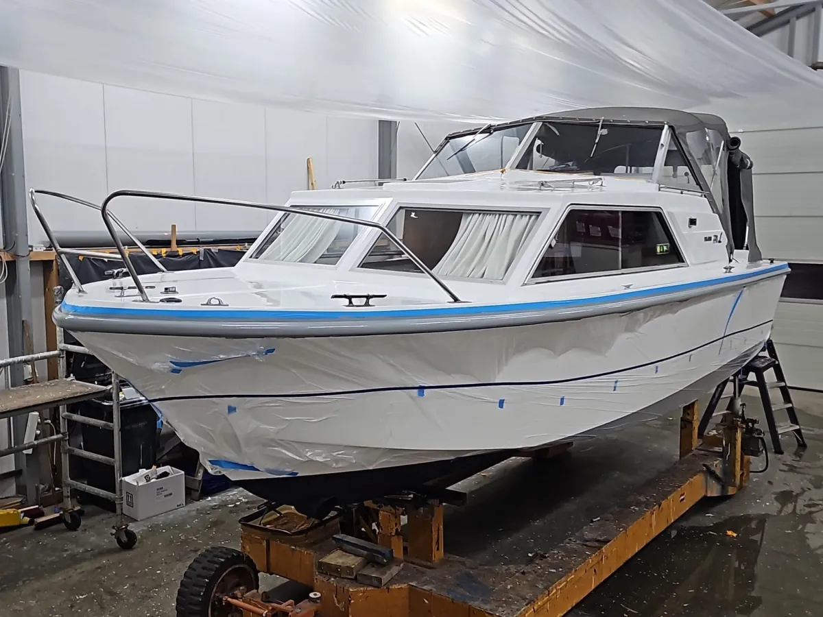 Polyester Motorboat Alpha Polaris Luxe