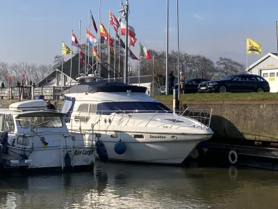 Polyester Motorboat Sealine 420 Statesman Photo 2