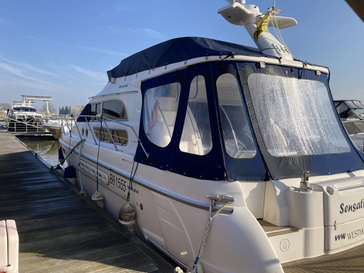 Polyester Motorboat Sealine 420 Statesman