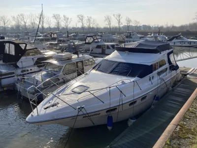 Polyester Motorboat Sealine 420 Statesman Photo 0