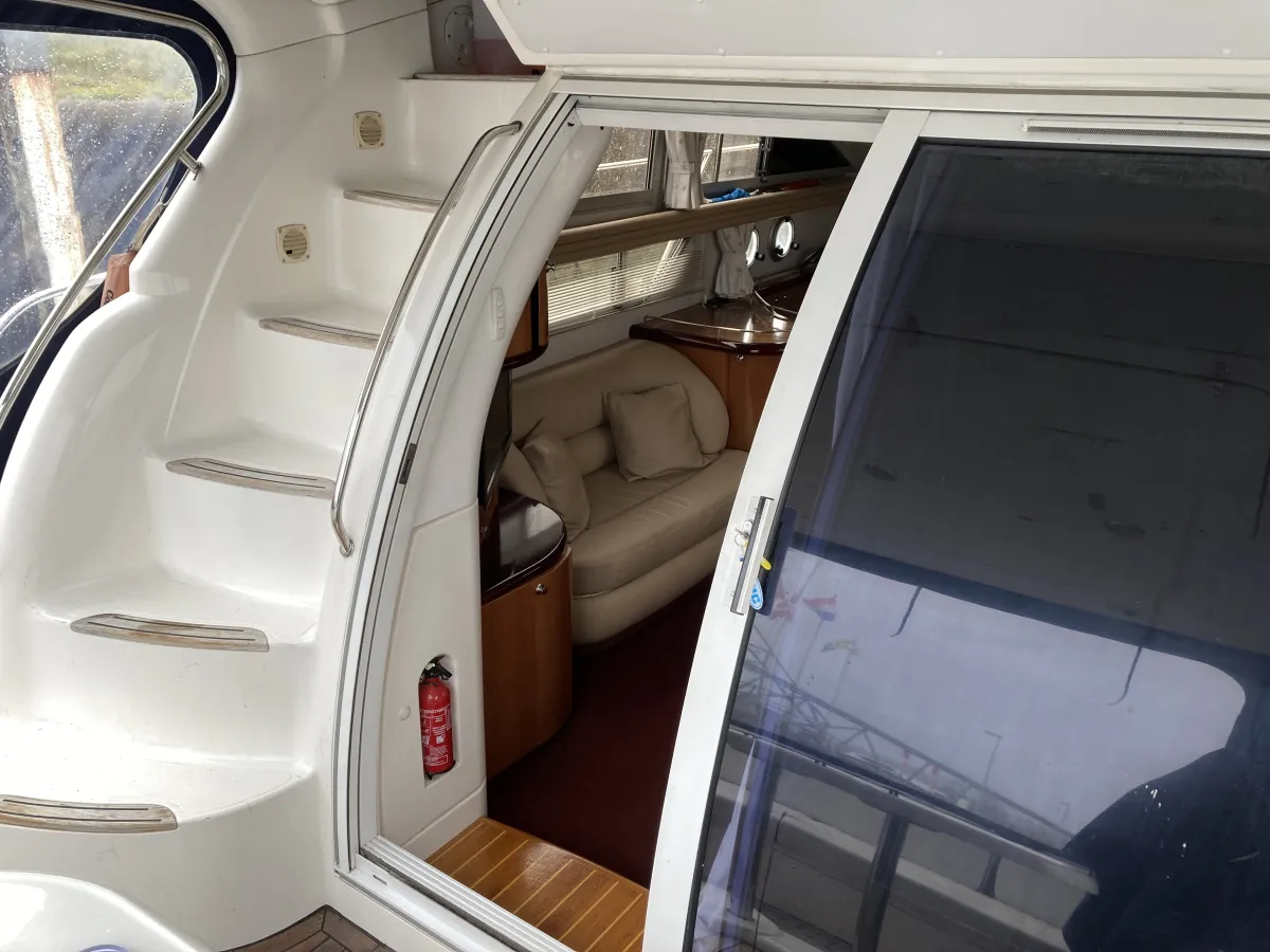 Polyester Motorboat Sealine 420 Statesman