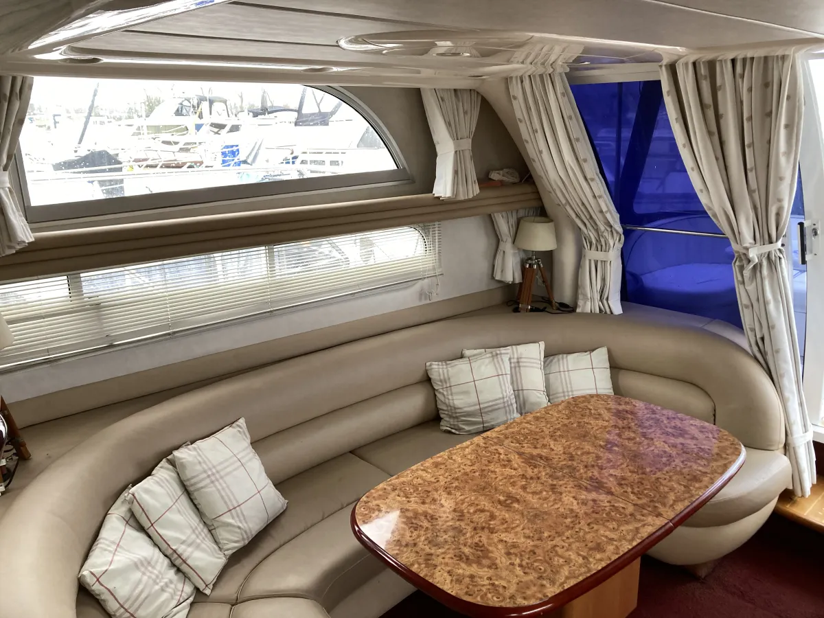 Polyester Motorboat Sealine 420 Statesman