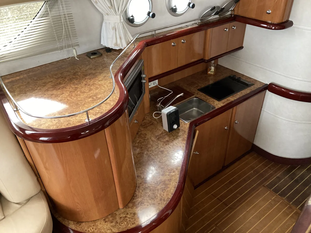 Polyester Motorboat Sealine 420 Statesman
