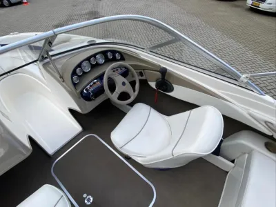Polyester Speedboat Bayliner 185 Photo 4