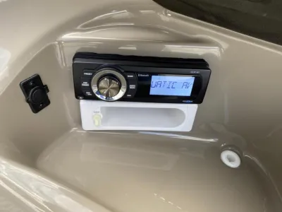 Polyester Speedboat Bayliner 185 Photo 6