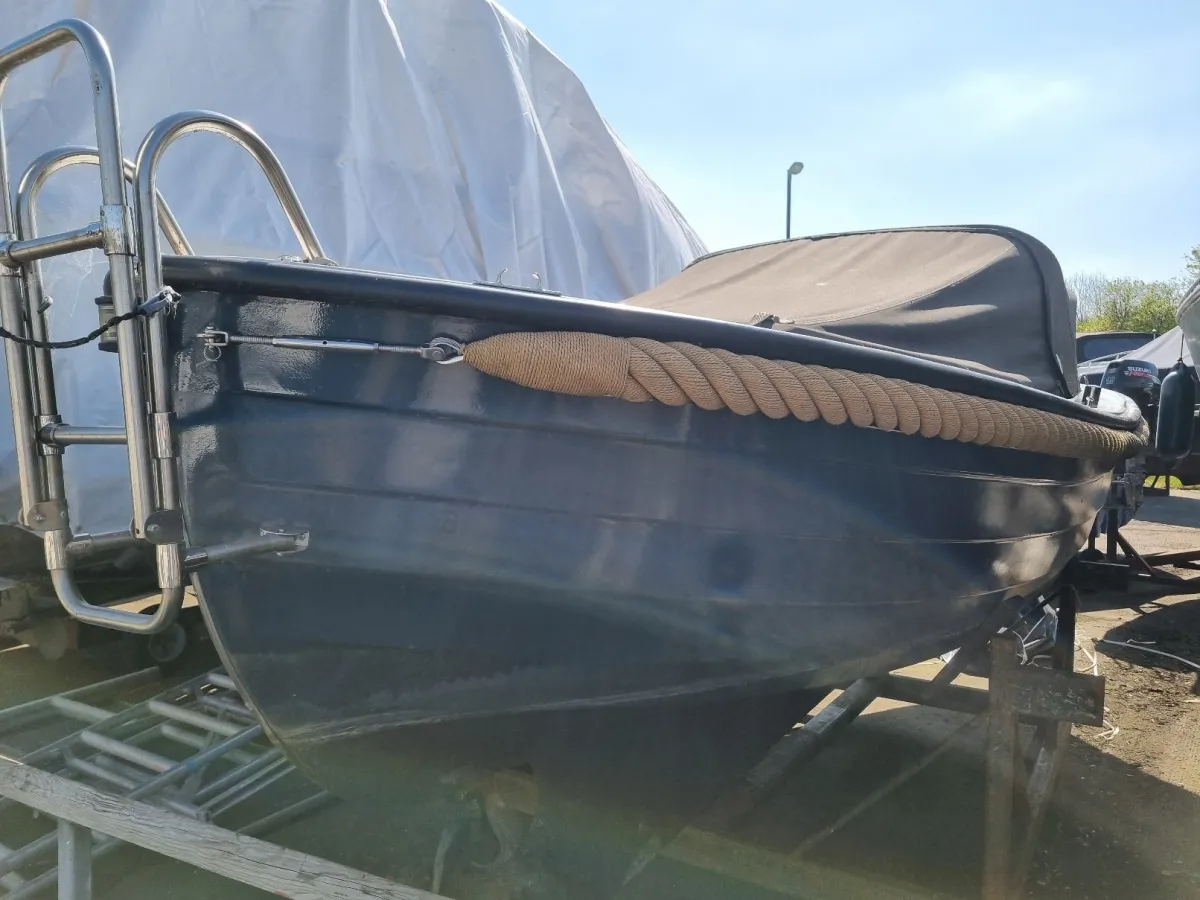 Polyester Sloop Saga 20