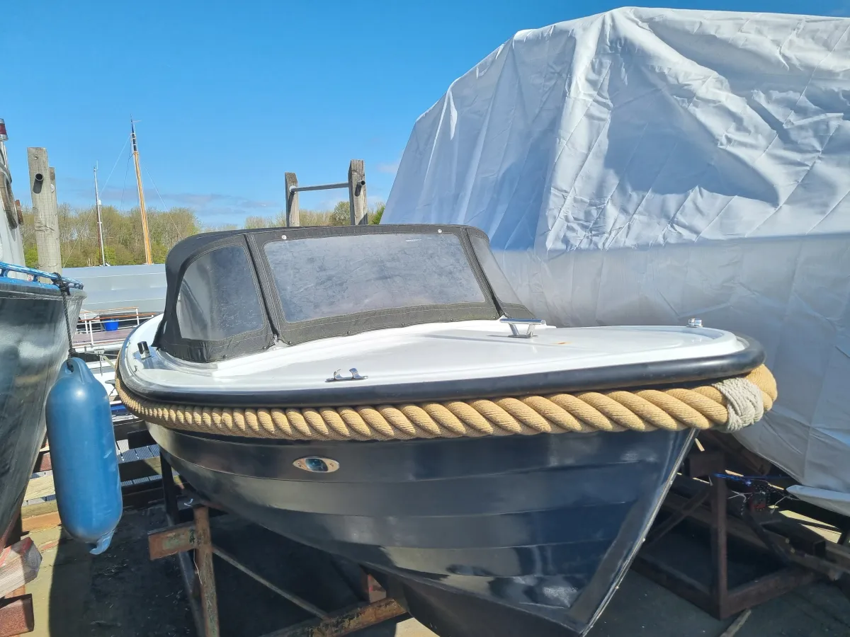 Polyester Sloop Saga 20