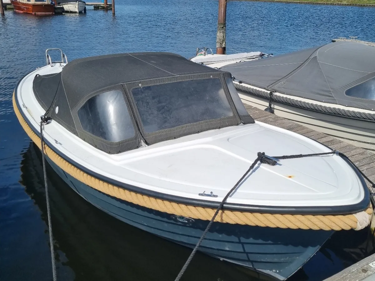 Polyester Sloop Saga 20