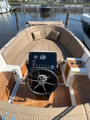 Polyester Sloop Corsiva 650 tender Photo 10