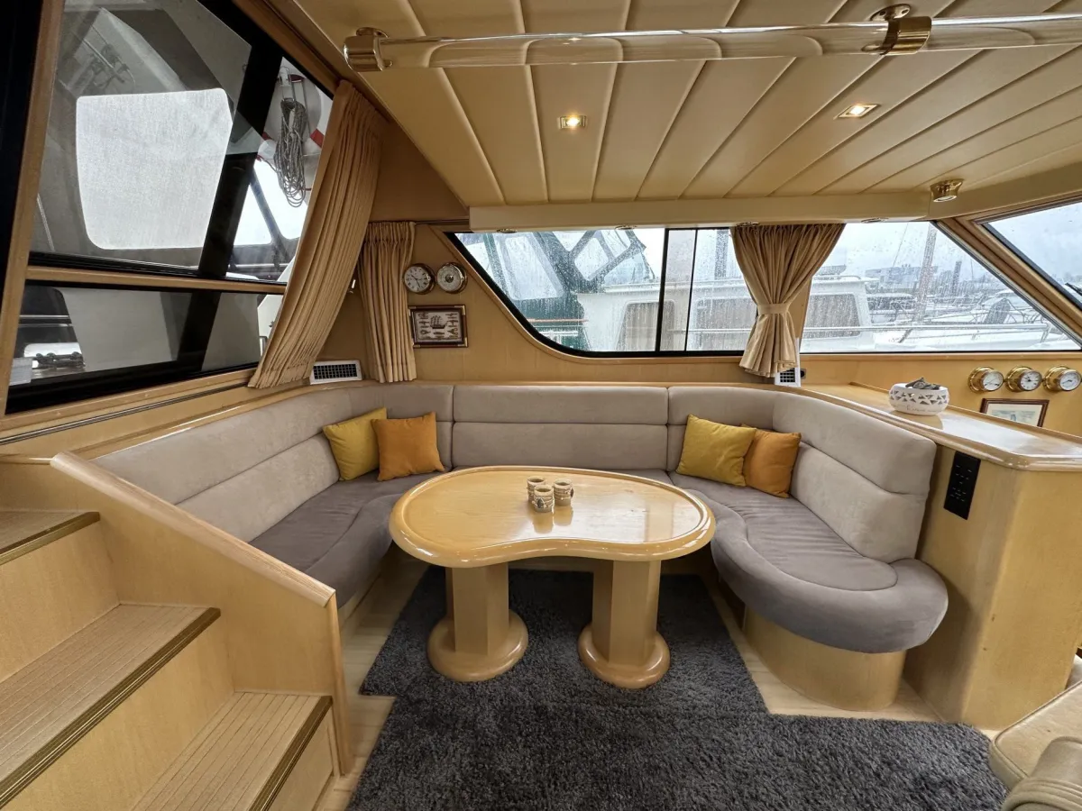 Polyester Motorboat President 425