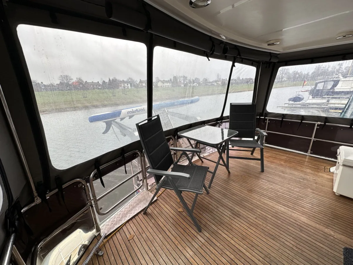Polyester Motorboat President 425