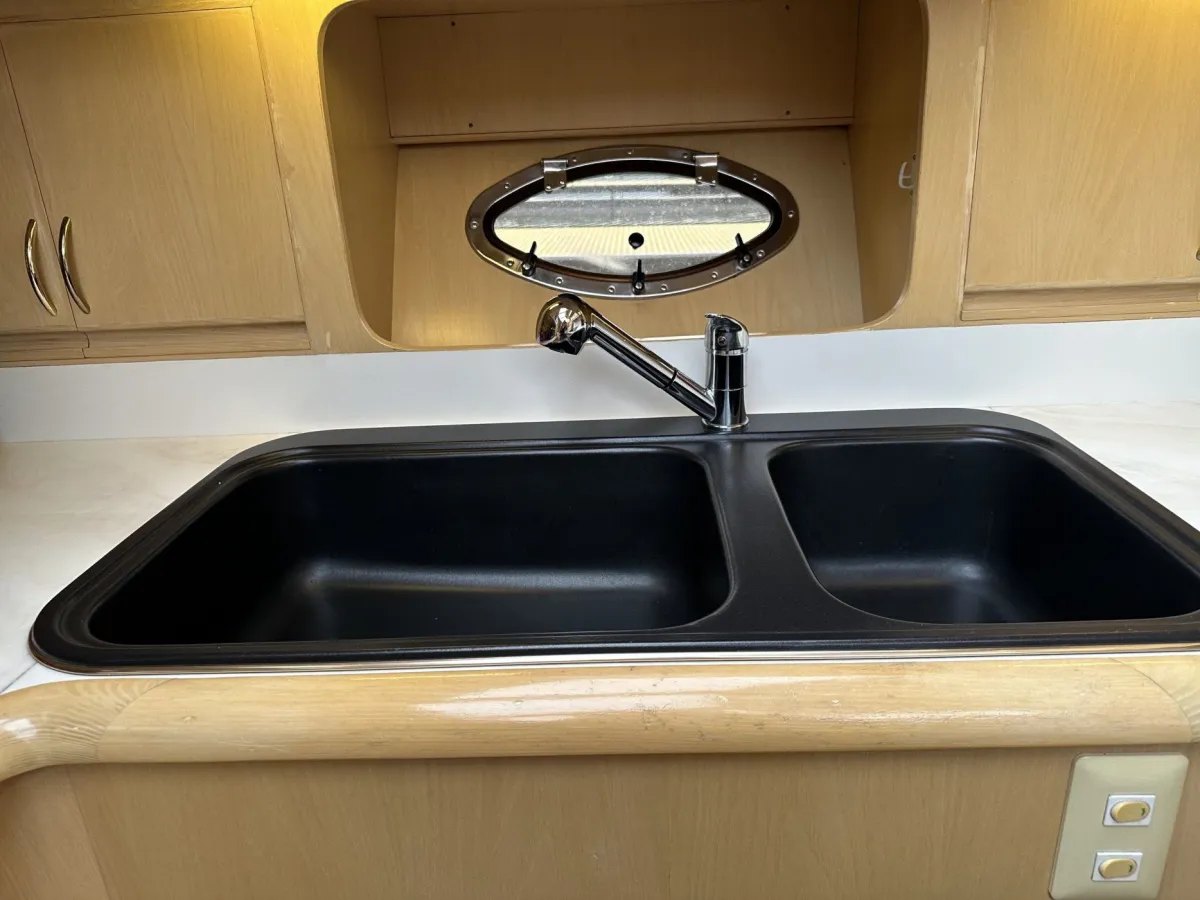 Polyester Motorboat President 425