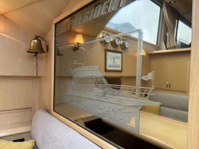 Polyester Motorboat President 425 Photo 22