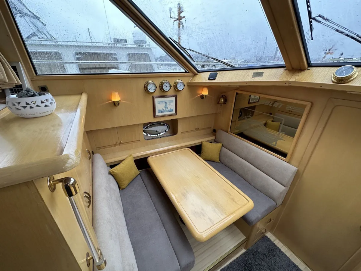 Polyester Motorboat President 425