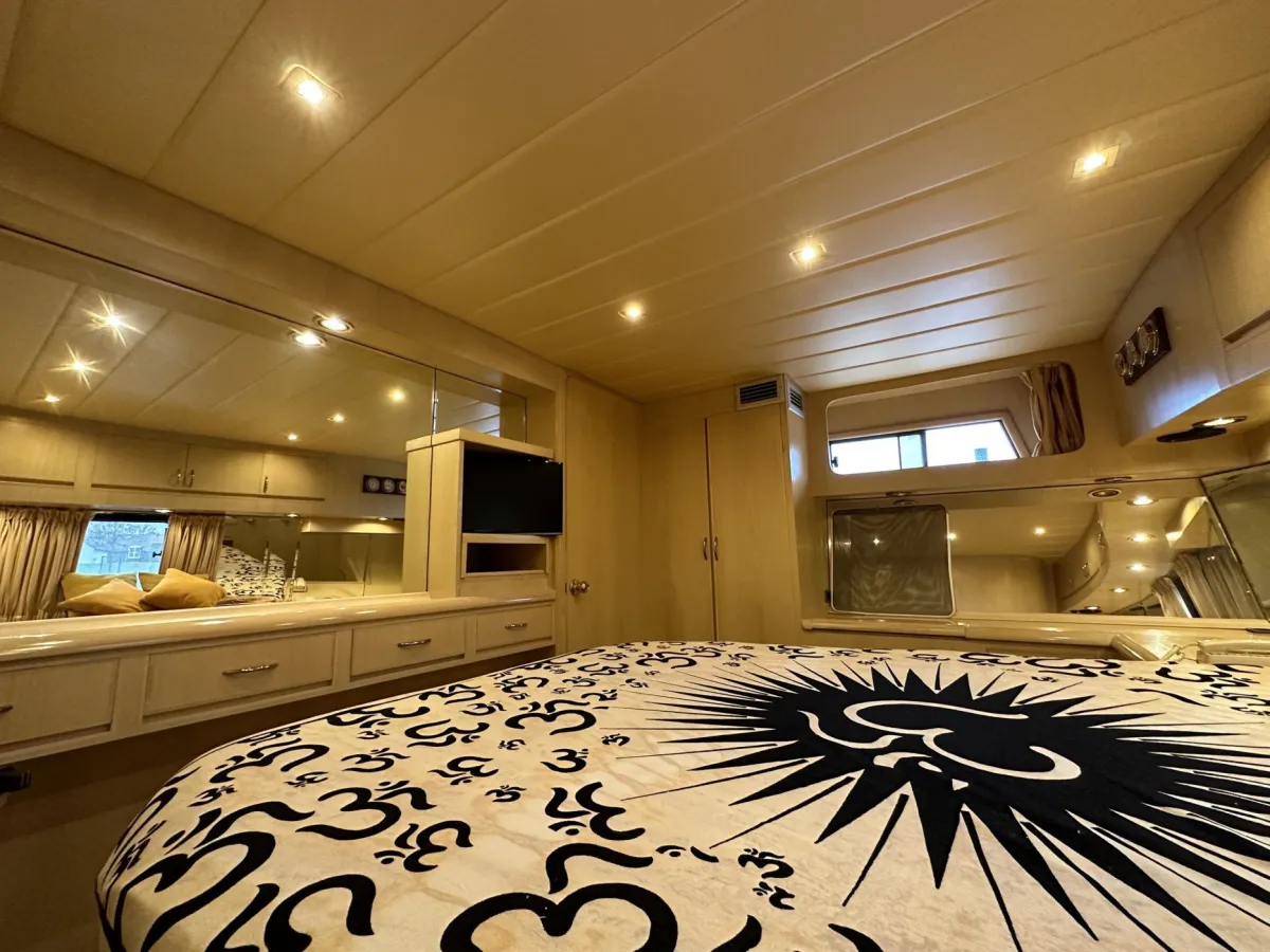 Polyester Motorboat President 425