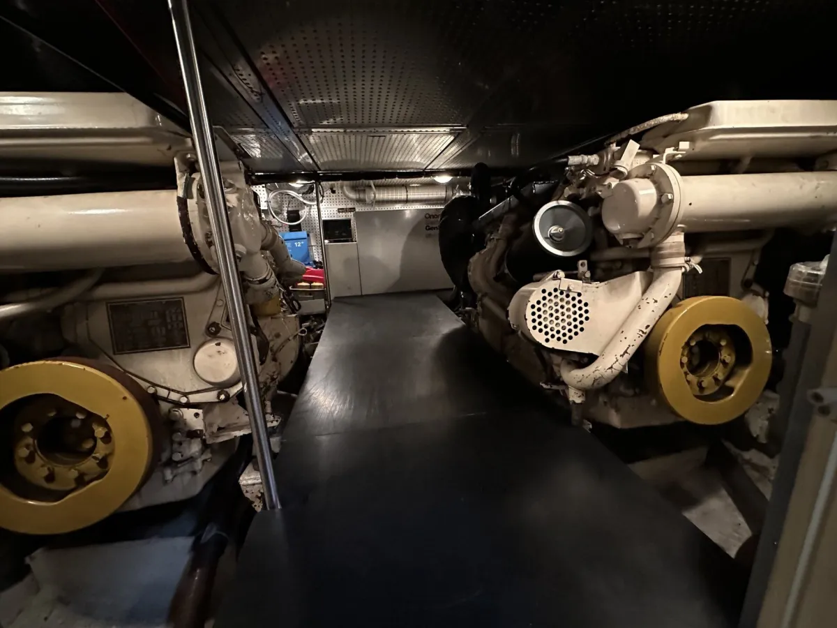 Polyester Motorboat President 425