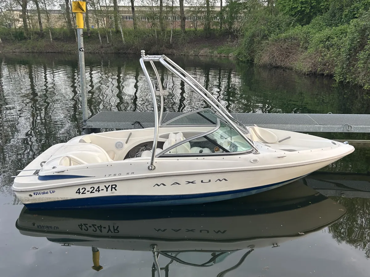 Polyester Speedboat Maxum 1750 SR