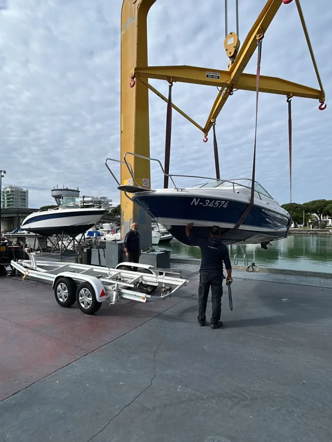 Polyester Speedboat Sea Ray 200 Signature
