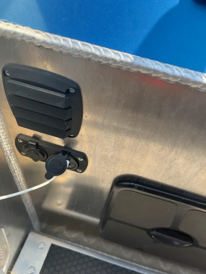Aluminium Sloop Dock 560 steel