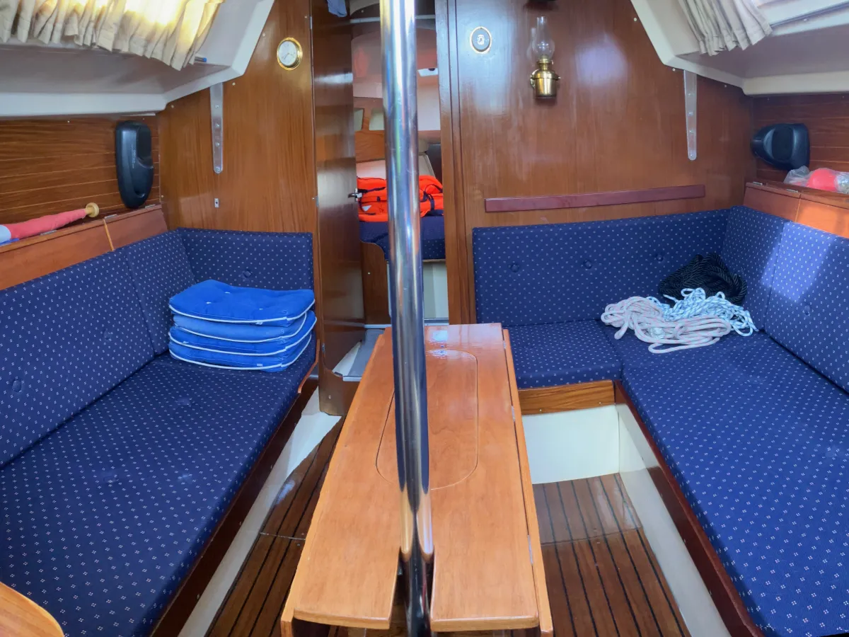 Polyester Sailboat Dufour 29