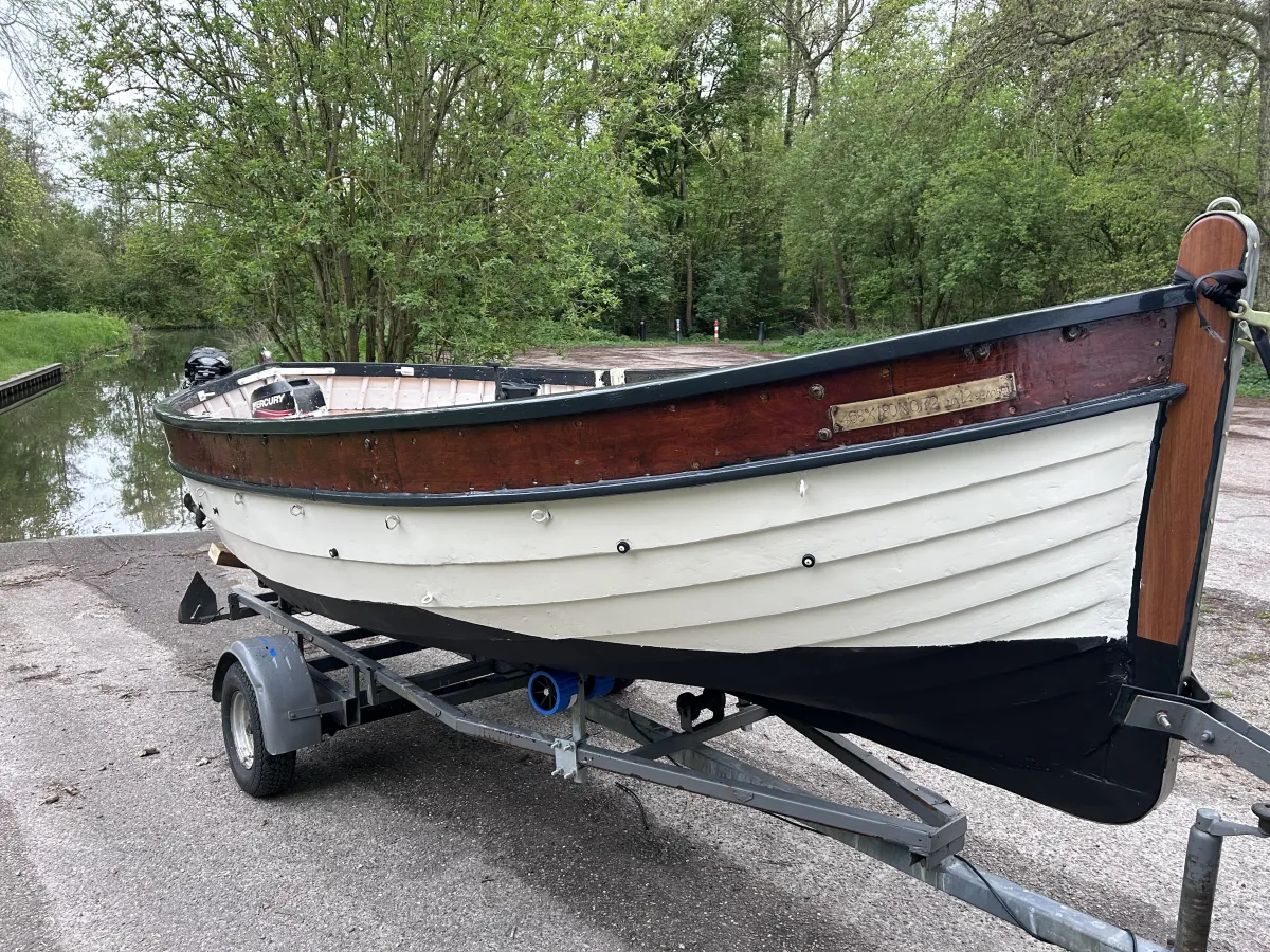 Holz Sloep Rettungsboot 465