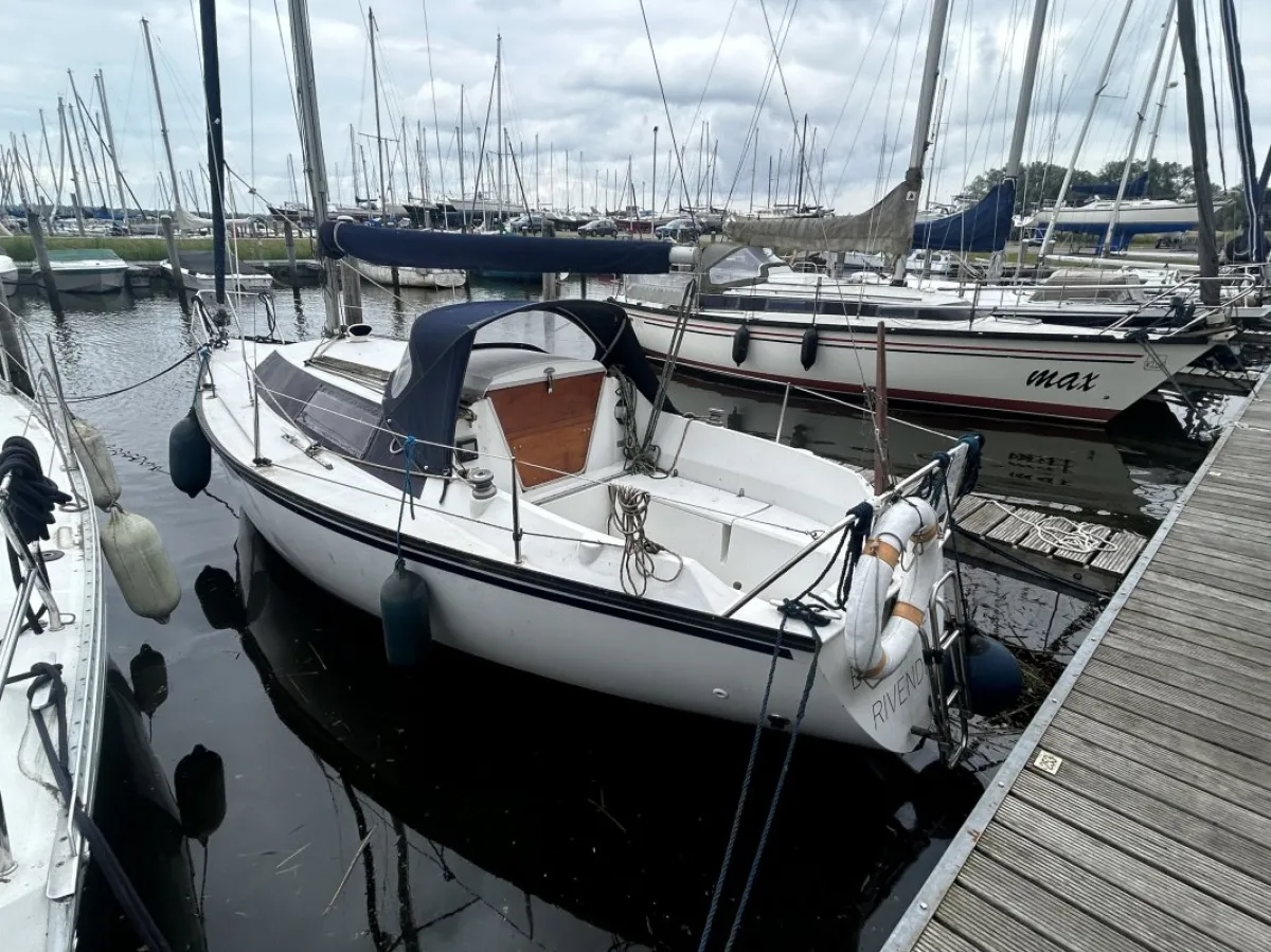 Polyester Sailboat Dufour 1800