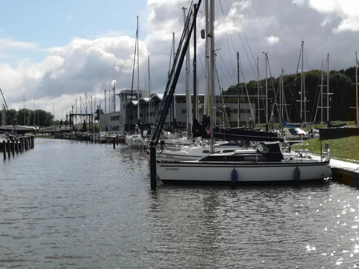 Polyester Sailboat Dufour 1800