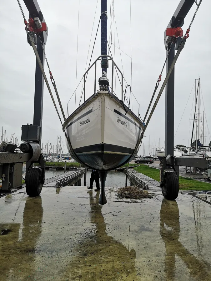 Polyester Sailboat Dufour 1800