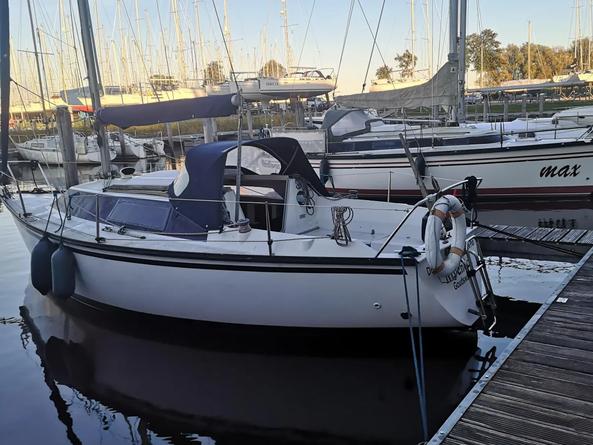 Polyester Sailboat Dufour 1800